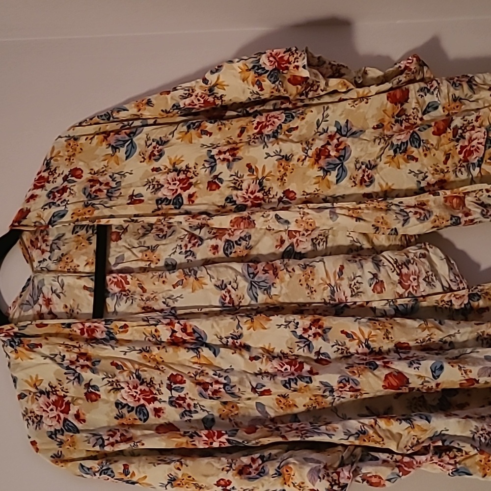 Floral wrap, women's size L.